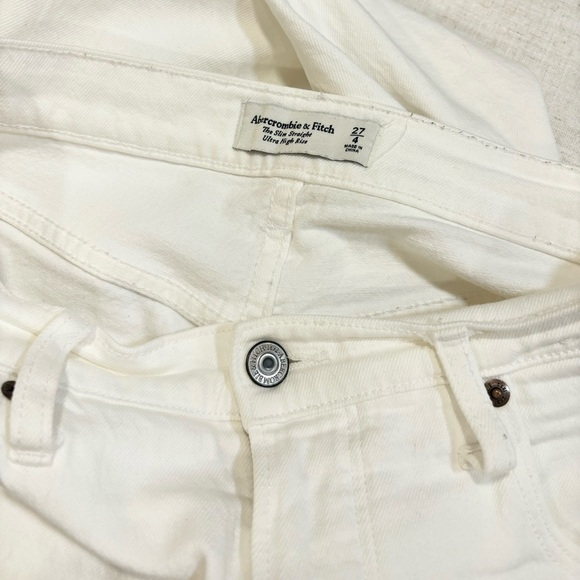 A&F Ultra High Rise 90s Slim Straight Jean - White - Picture 3 of 5